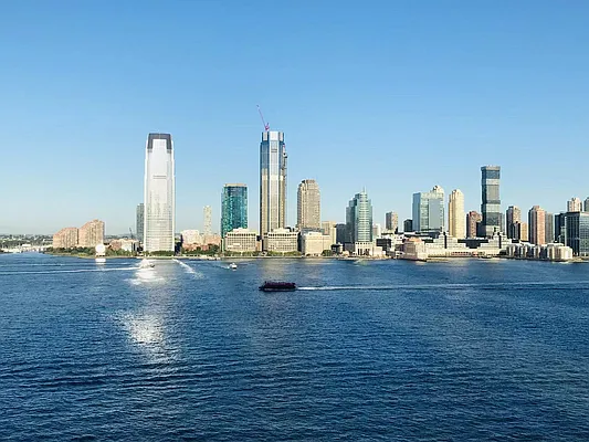 Sold by BATTERY PARK CITY RESIDENTIAL LLC | media 1