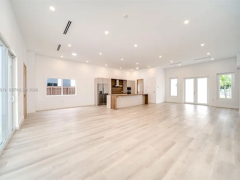 8990 N Miami Ave — Photo 24