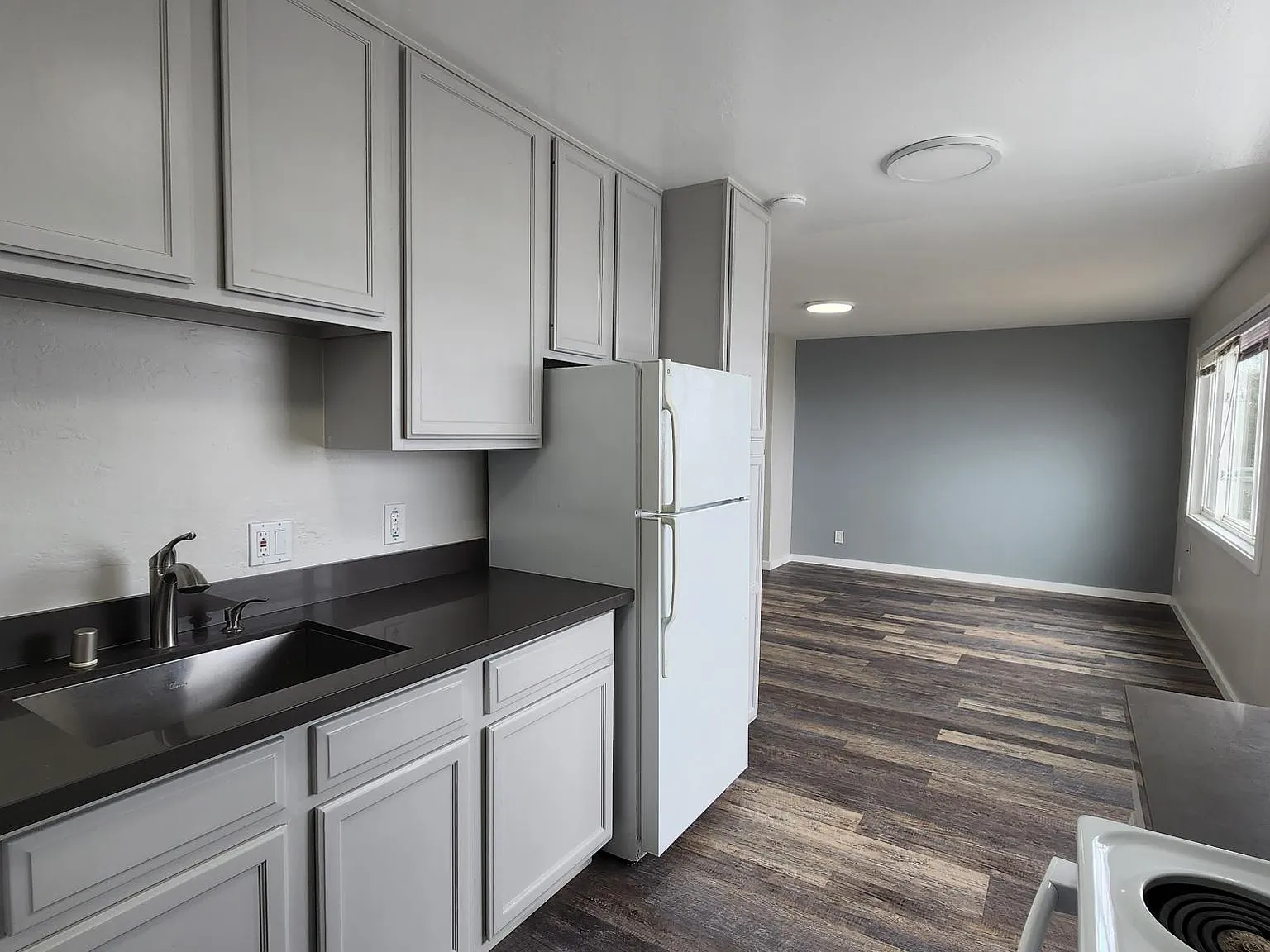 2 bed, 750 sqft, $3,200 — Photo 4