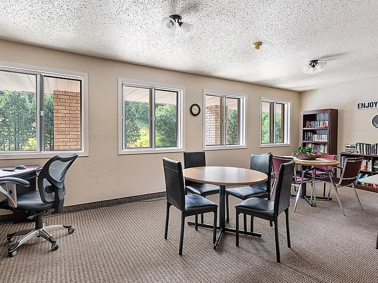Alps Park Apartments — Photo 19