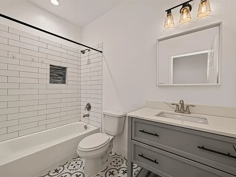 1343 Alpha Ln — Photo 28