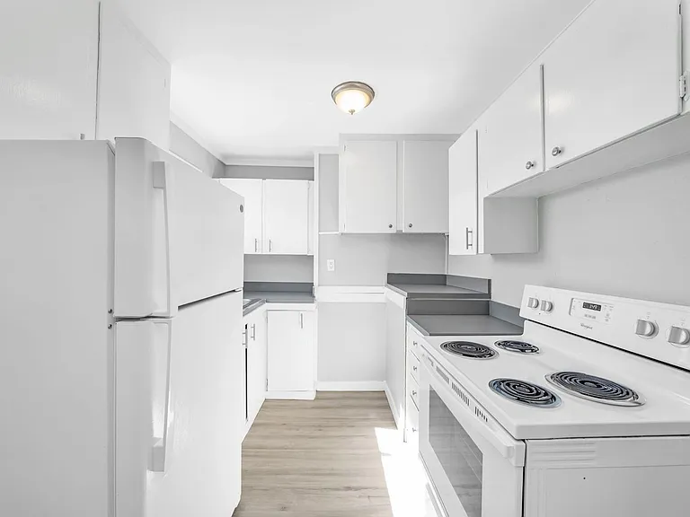 Eastgate Apartments — Photo 12