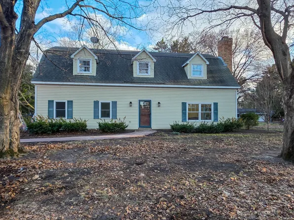 835 Vicksburg Ln N, Plymouth, MN 55447