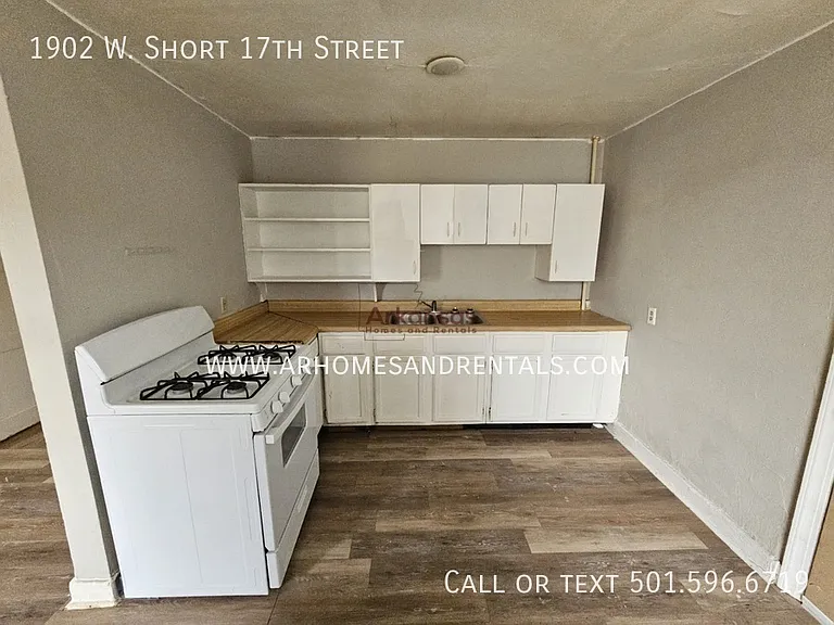 1902 W Short 17th St — Photo 12