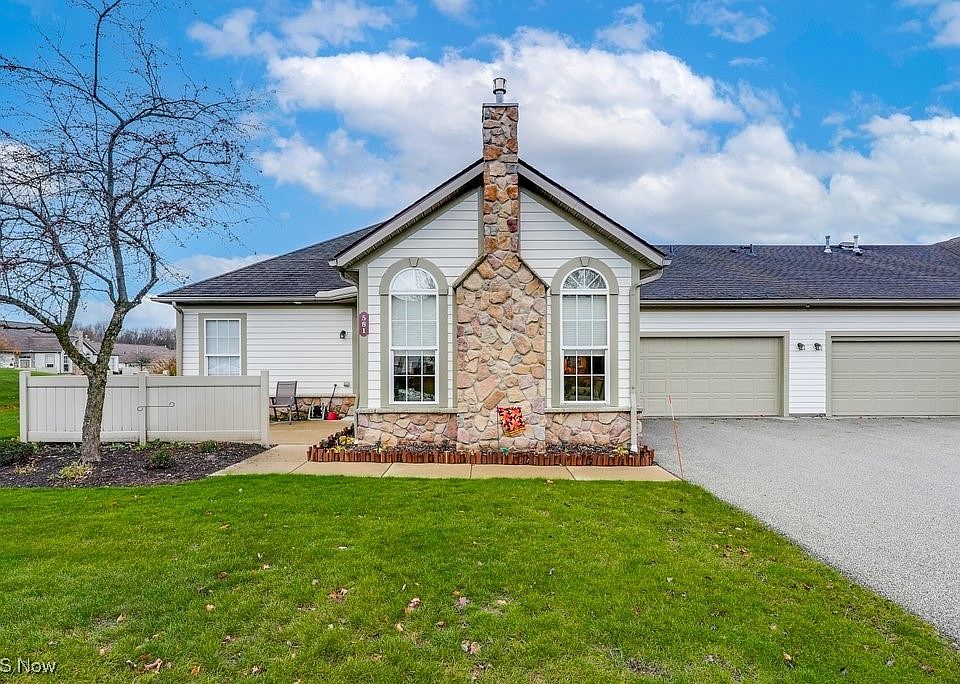1st image of 581 Crossings Cir
