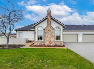 581 Crossings Cir, Tallmadge, OH 44278