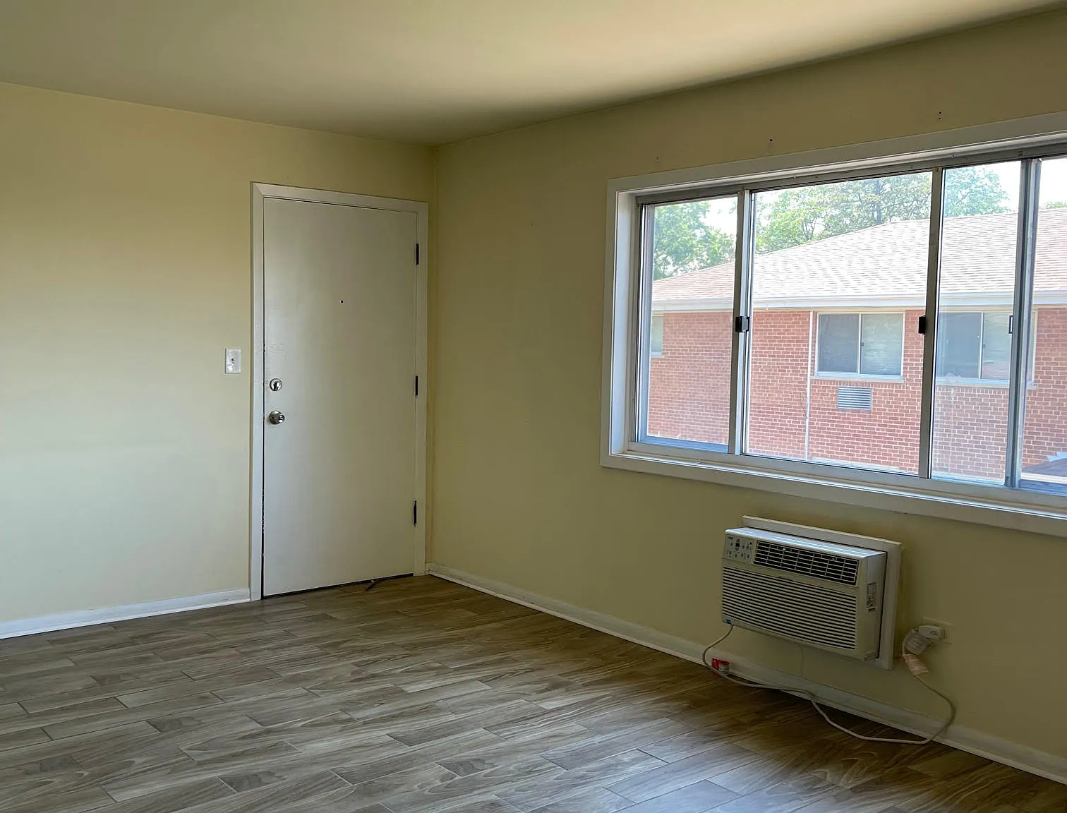 2 bed, 1000 sqft, $1,950 — Photo 2