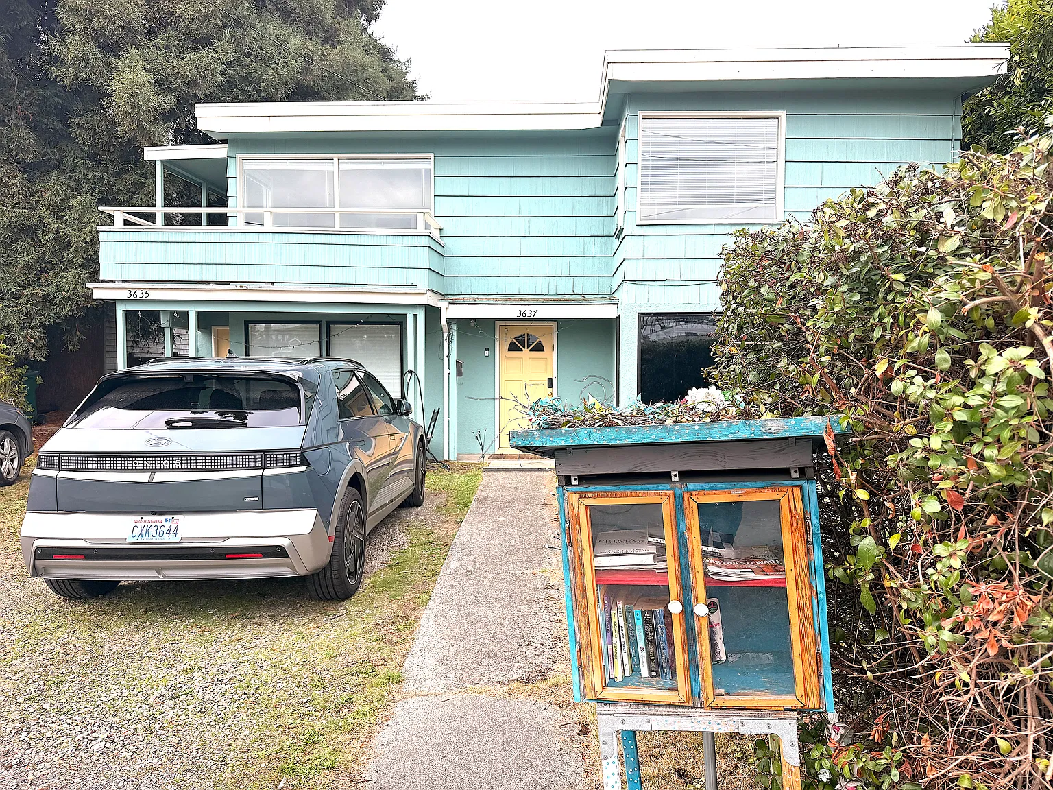3635 Sunnyside Ave N — Photo 3