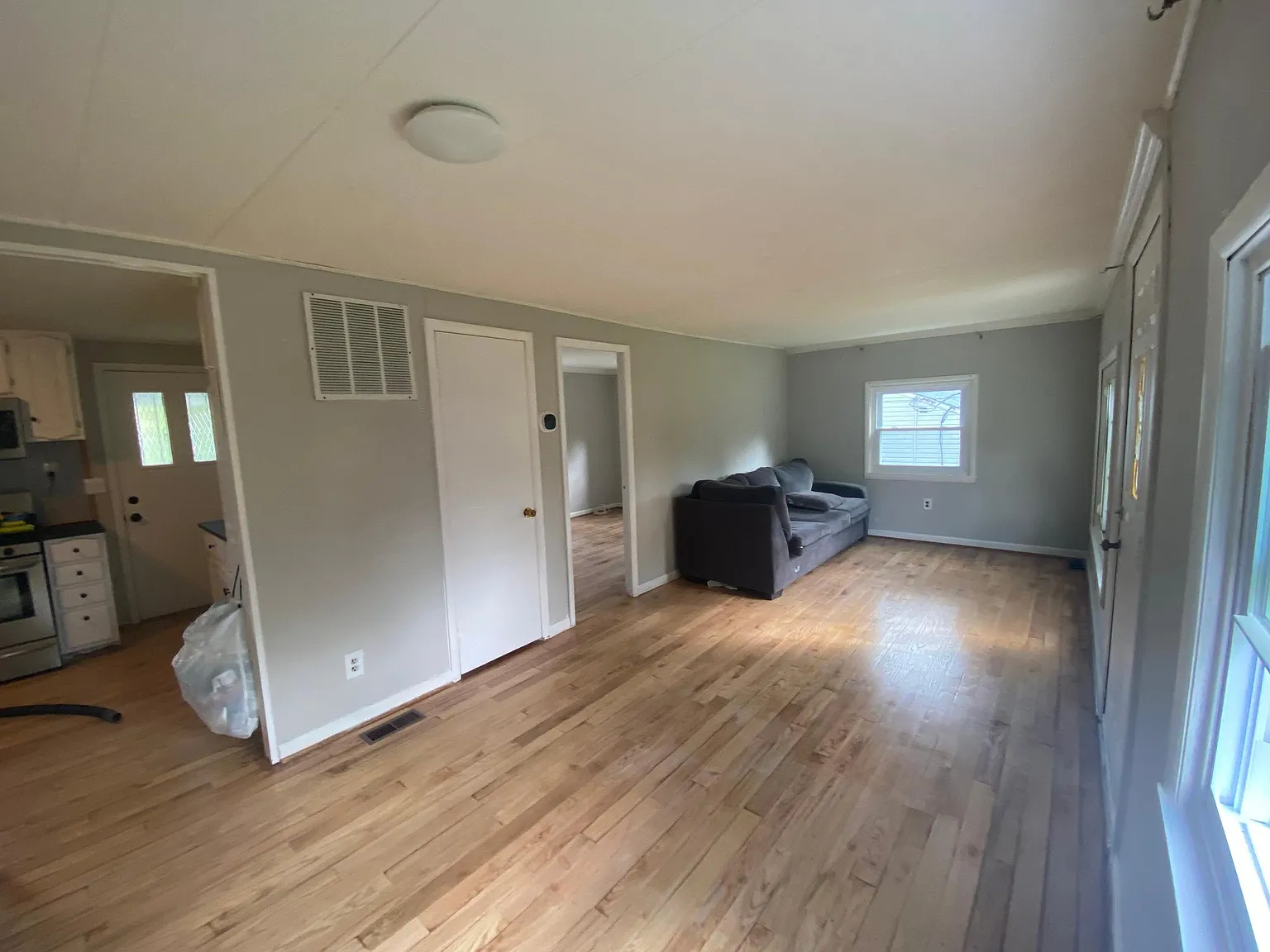 9109 49th Pl — Photo 2