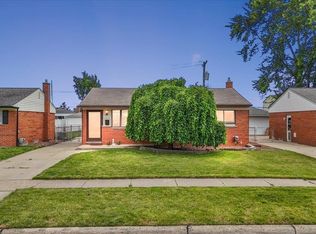 15650 Flanagan St, Roseville, MI 48066