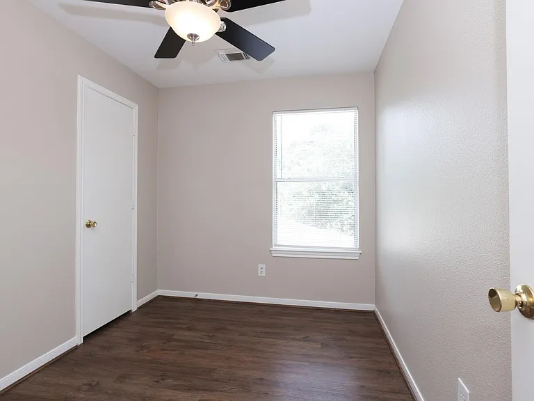 15422 Ferness Ln — Photo 28