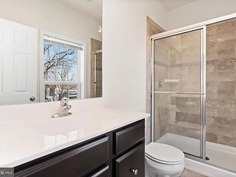 1323 Saxton Way — Photo 18