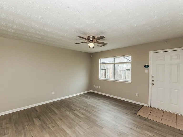 814 Forest Ivy Ln — Photo 4