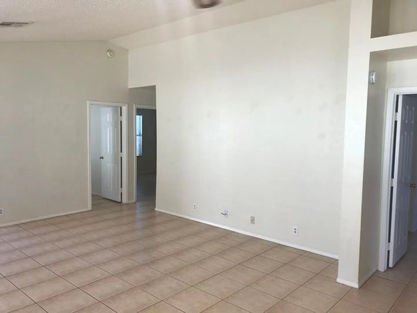 3 bed 2 bath home in Mountainview at North Canyon — Photo 3