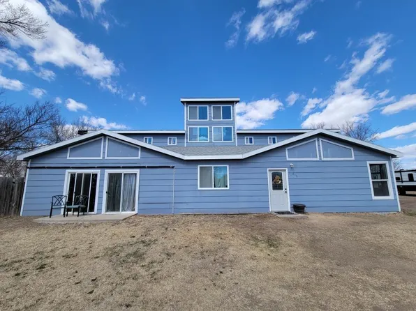 615 W 7th St, Russell, KS 67665