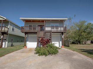 912 Forest Rd, Clear Lake Shores, TX 77565