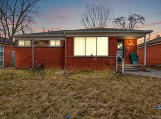 24271 Scotia Rd, Oak Park, MI 48237