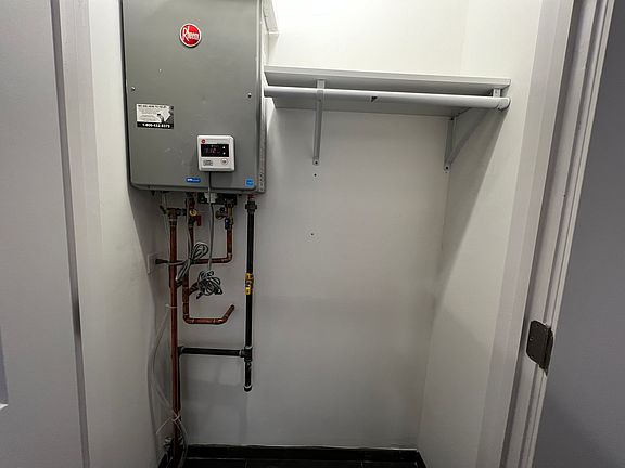 5th image of 4819 Main St #202