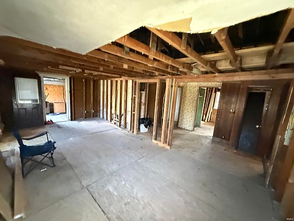 4th image of 581 Congress St