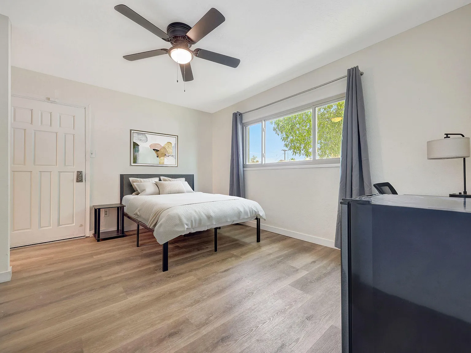 4 bed, 5.0 bath, 2900 sqft, $1,299 — Photo 1