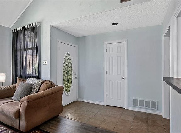 3rd image of 3815 Clover Hill Ln