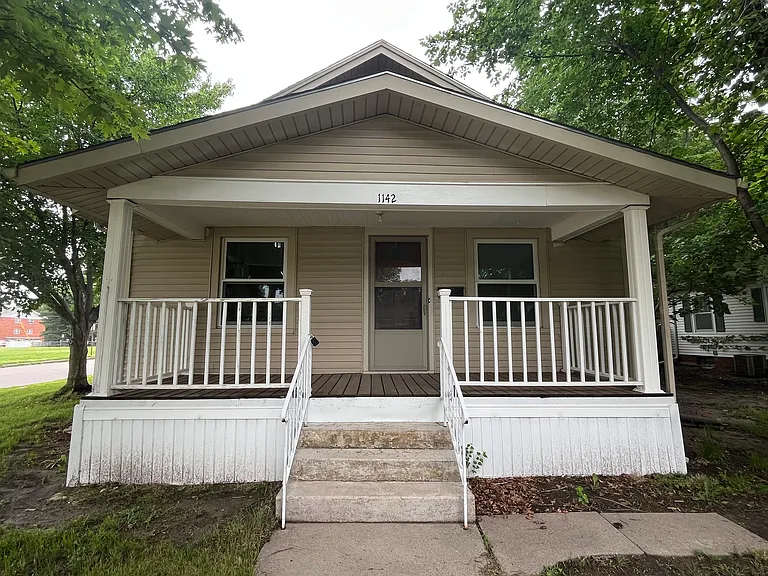 1142 N Minnesota Ave — Photo 2