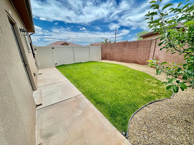 83 N Lee Ln — Photo 19