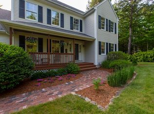 8 Vahey Dr, Brentwood, NH 03833