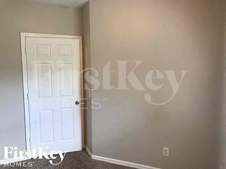 8235 Mossborger Ave — Photo 12
