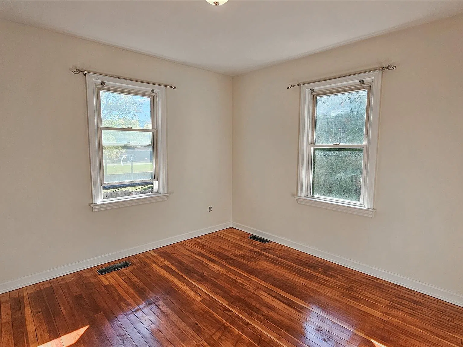 2 bed, 1.0 bath, 960 sqft, $2,300 — Photo 3