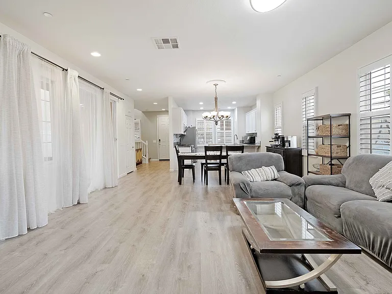 1224 Los Olivos St — Photo 2