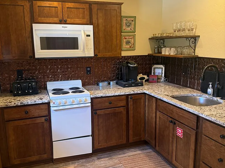 226 S Montezuma St — Photo 6