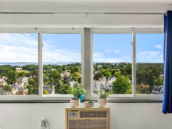 3rd image of 1025 Hancock St Unit 13B
