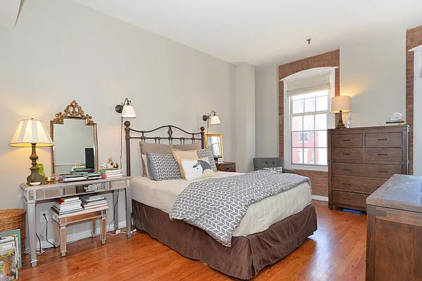 Sold by Urban Luxe | media 1