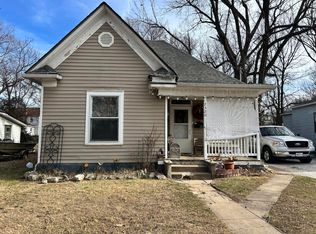 2320 N Travis Ave, Springfield, MO 65803