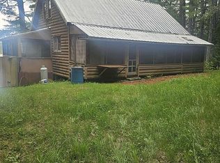 2 McIntire Ln, Mattawamkeag, ME 04459