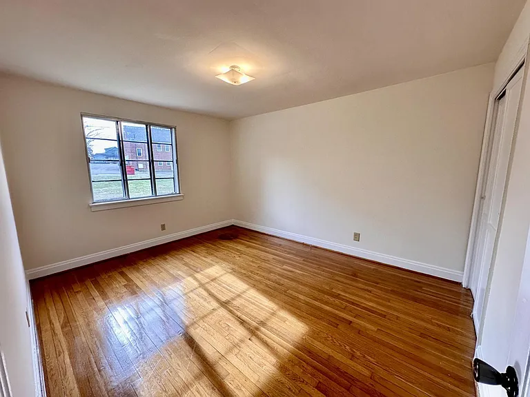 522 Elmhurst Rd — Photo 8