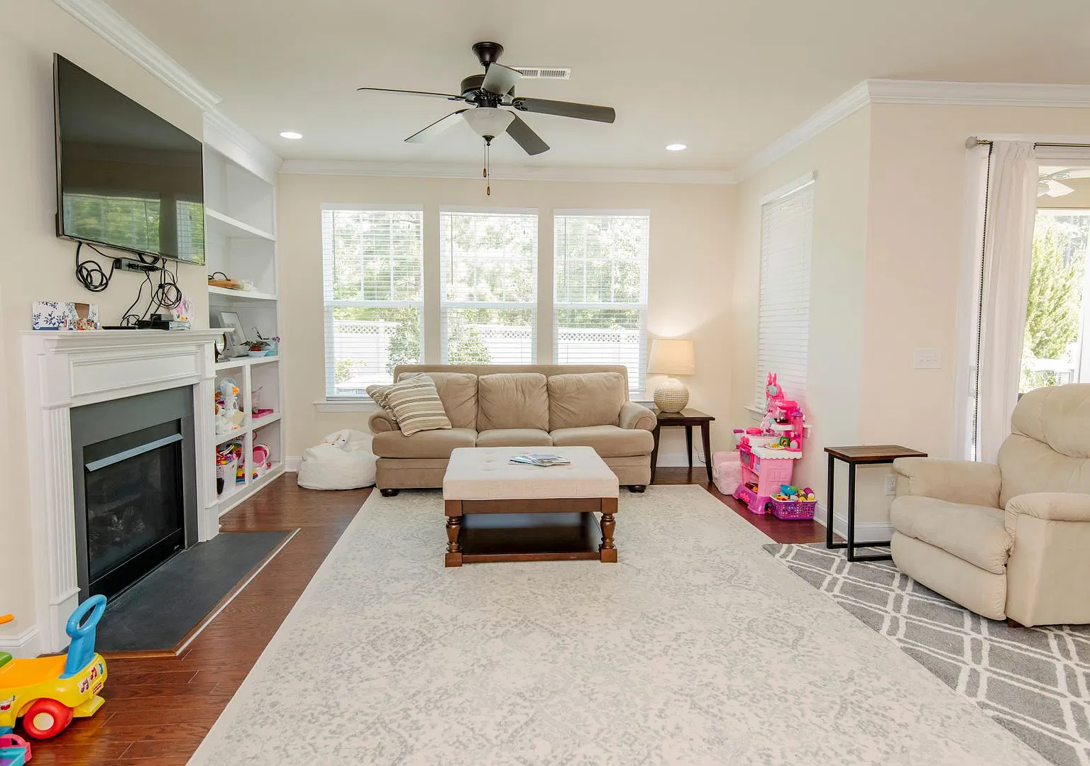 Beautiful 3 Bed/2.5 Bath Townhome Nestled in a Prime Cary Location! — Photo 3