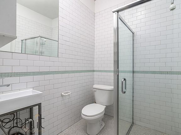 5th image of 1093 Putnam Ave #1H1
