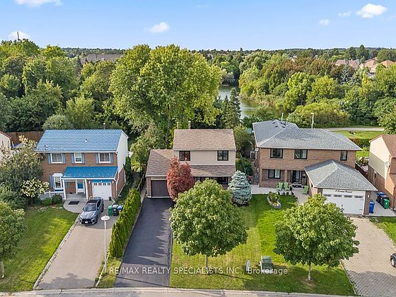 5th image of 10 Lorraine Cres