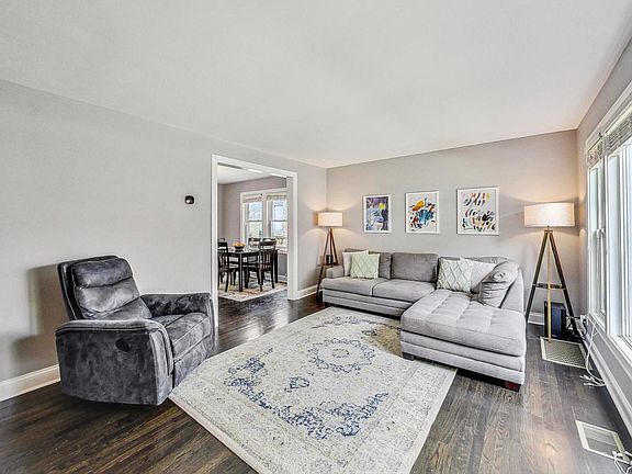 3rd image of 2637 W Summerdale Ave