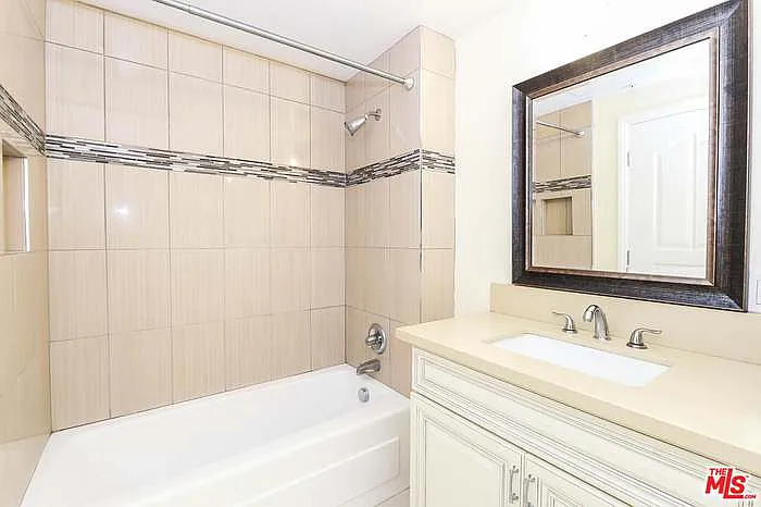 155 S Oxford Ave #203 — Photo 12