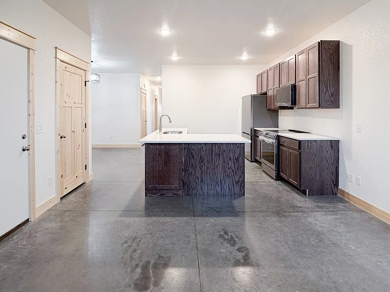 667 Valley View Dr — Photo 6