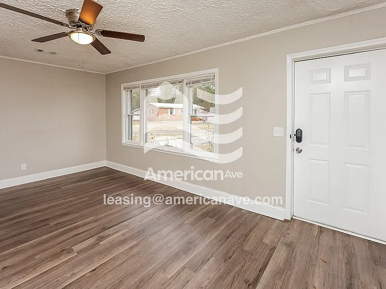 1768477_003_living_room_14249829.jpg