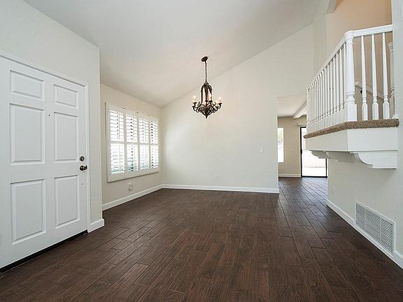 4th image of 806 Glenwood Way