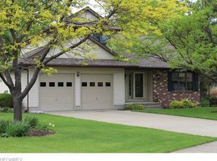 5469 Pin Oak Cir, Sheffield Village, OH
