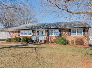261 Willowcrest Dr, Winston Salem, NC 27107