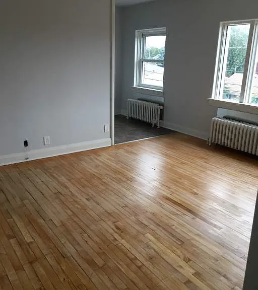 1731 Moodie St E #BACHELOR — Photo 2