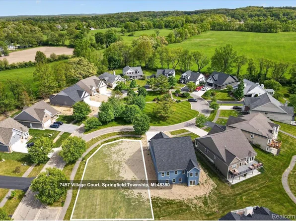 7457 Village Ct, Davisburg, MI 48350