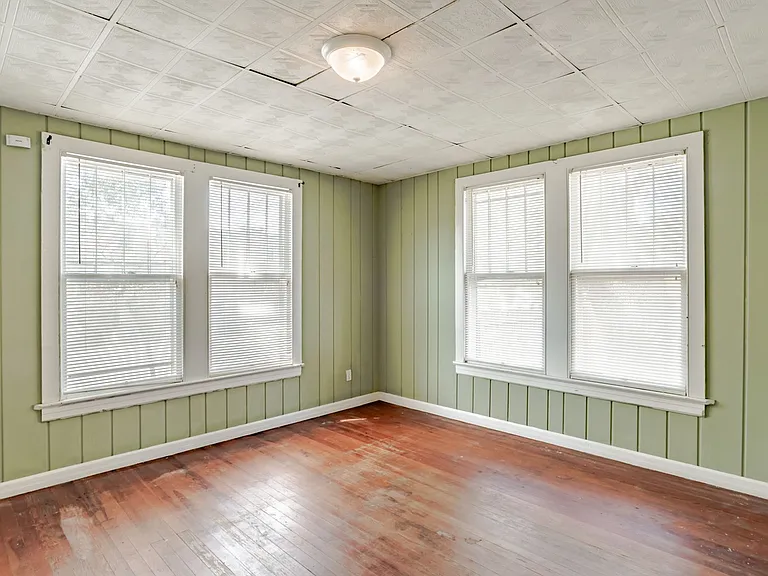 310 Stanley Ave — Photo 8